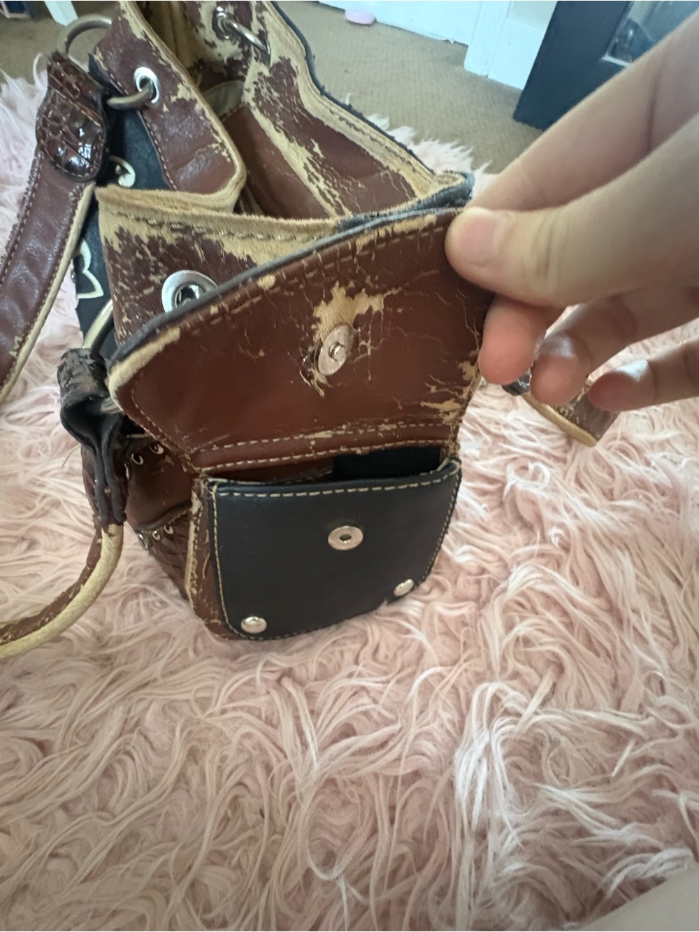 Western-style Black and Brown Embellished Shoulder Bag - Picture 6 of 8